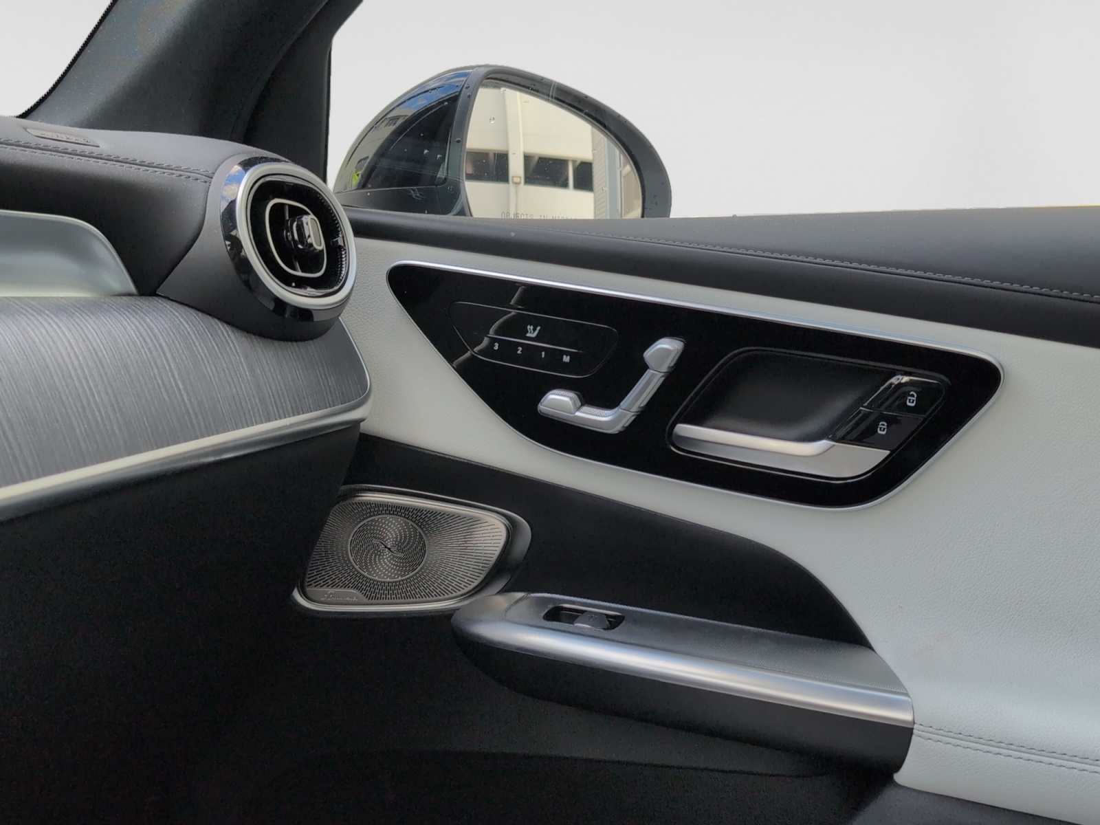 2024 Mercedes-Benz GLC GLC 300 4MATIC SUV — photo 16