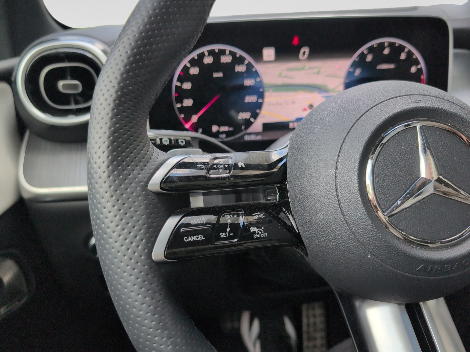2024 Mercedes-Benz GLC GLC 300 4MATIC SUV — photo 18