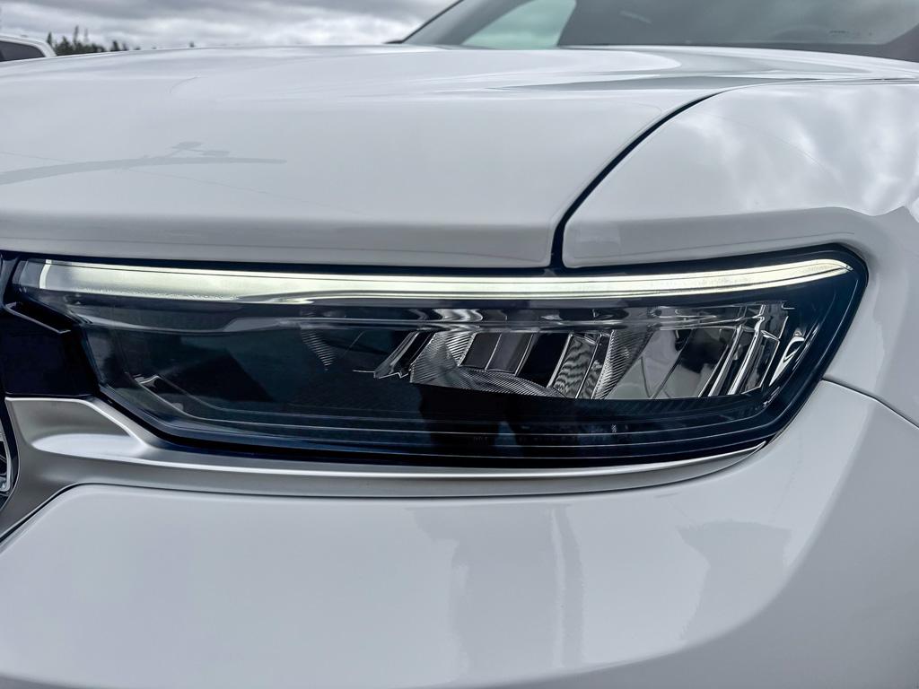2023 Jeep Grand Cherokee Summit Reserve 4x4 — photo 8