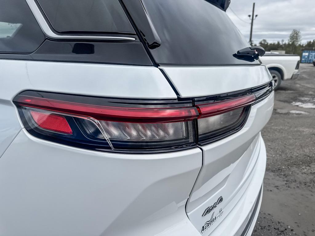2023 Jeep Grand Cherokee Summit Reserve 4x4 — photo 9