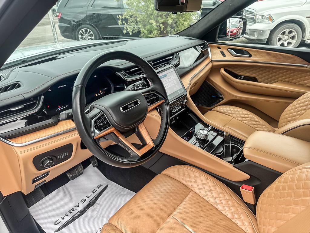 2023 Jeep Grand Cherokee Summit Reserve 4x4 — photo 11