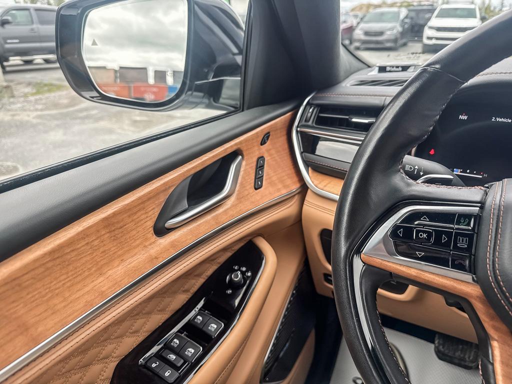 2023 Jeep Grand Cherokee Summit Reserve 4x4 — photo 15