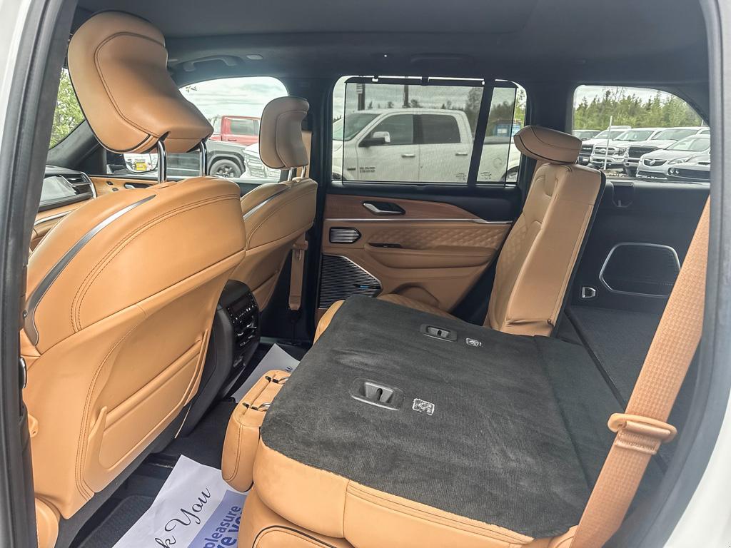 2023 Jeep Grand Cherokee Summit Reserve 4x4 — photo 21