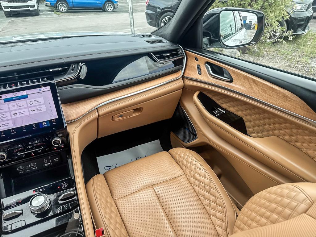 2023 Jeep Grand Cherokee Summit Reserve 4x4 — photo 23
