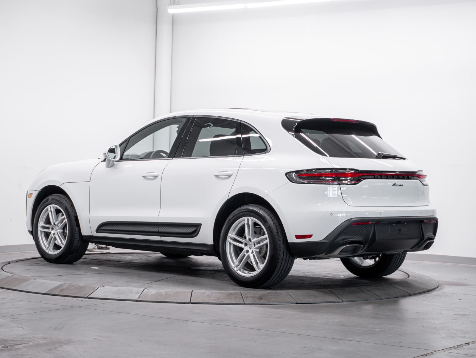 2025 Porsche Macan AWD — photo 3
