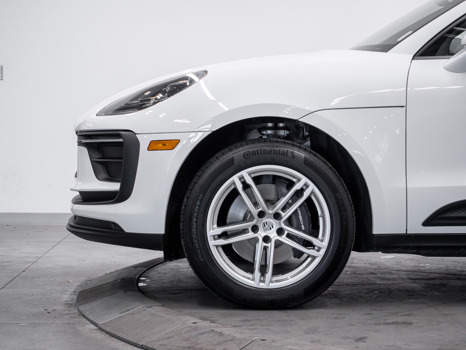 2025 Porsche Macan AWD — photo 9