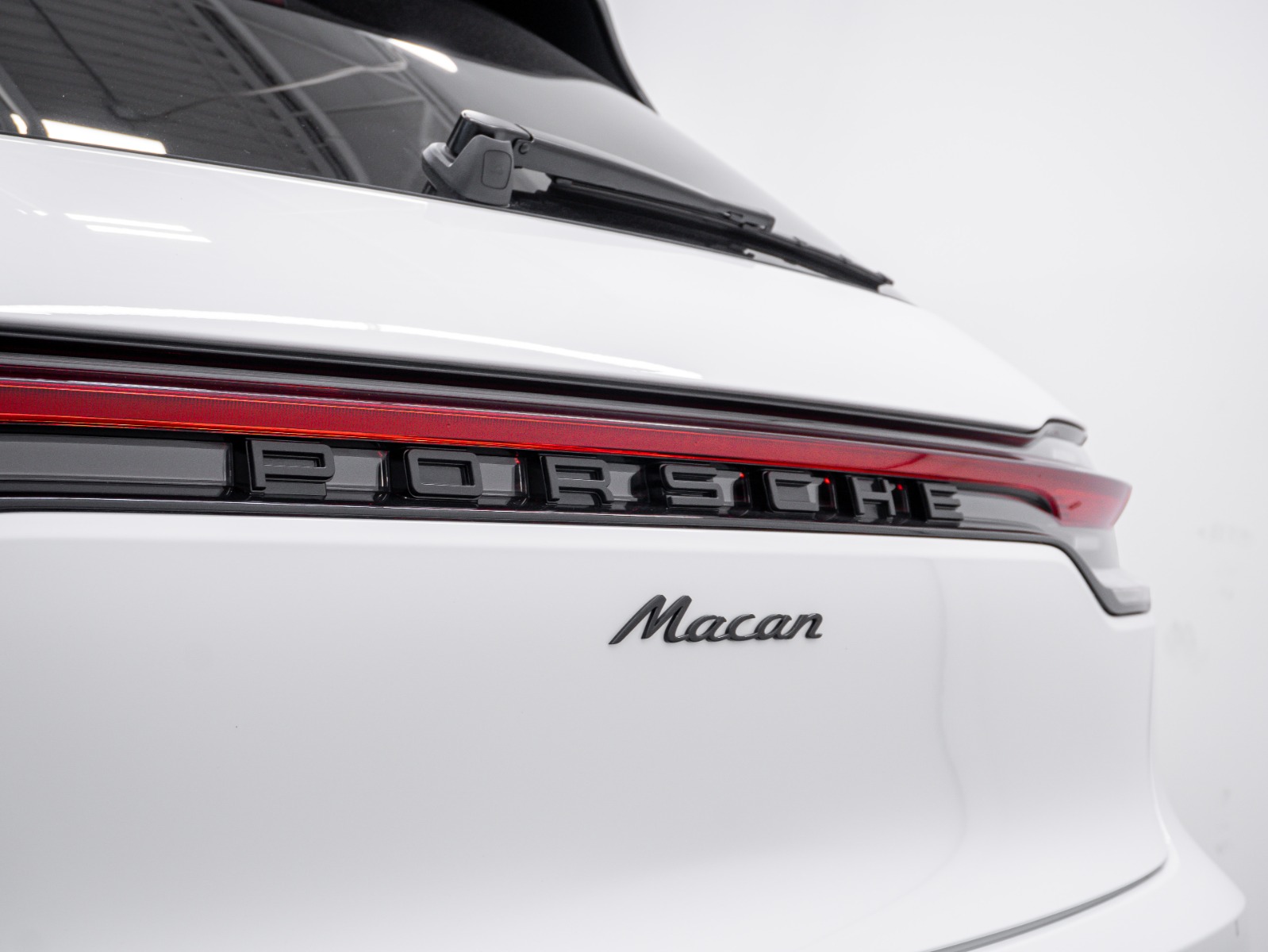 2025 Porsche Macan AWD — photo 11