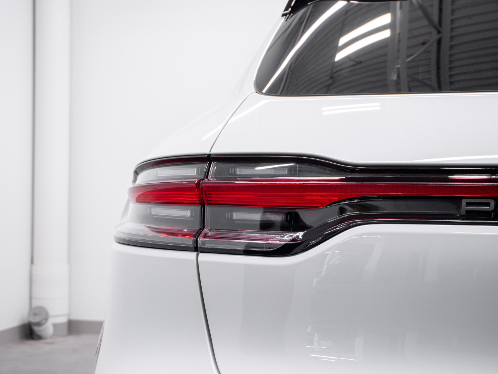 2025 Porsche Macan AWD — photo 13
