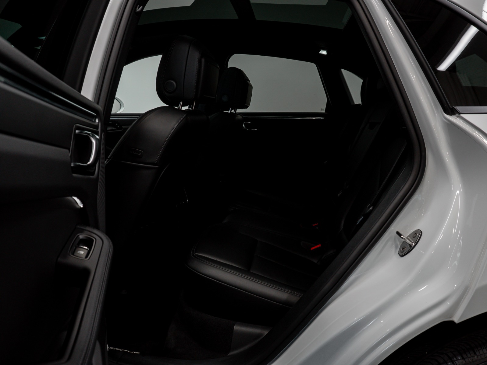 2025 Porsche Macan AWD — photo 19