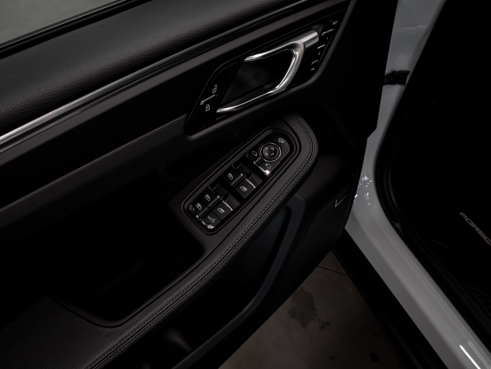 2025 Porsche Macan AWD — photo 23