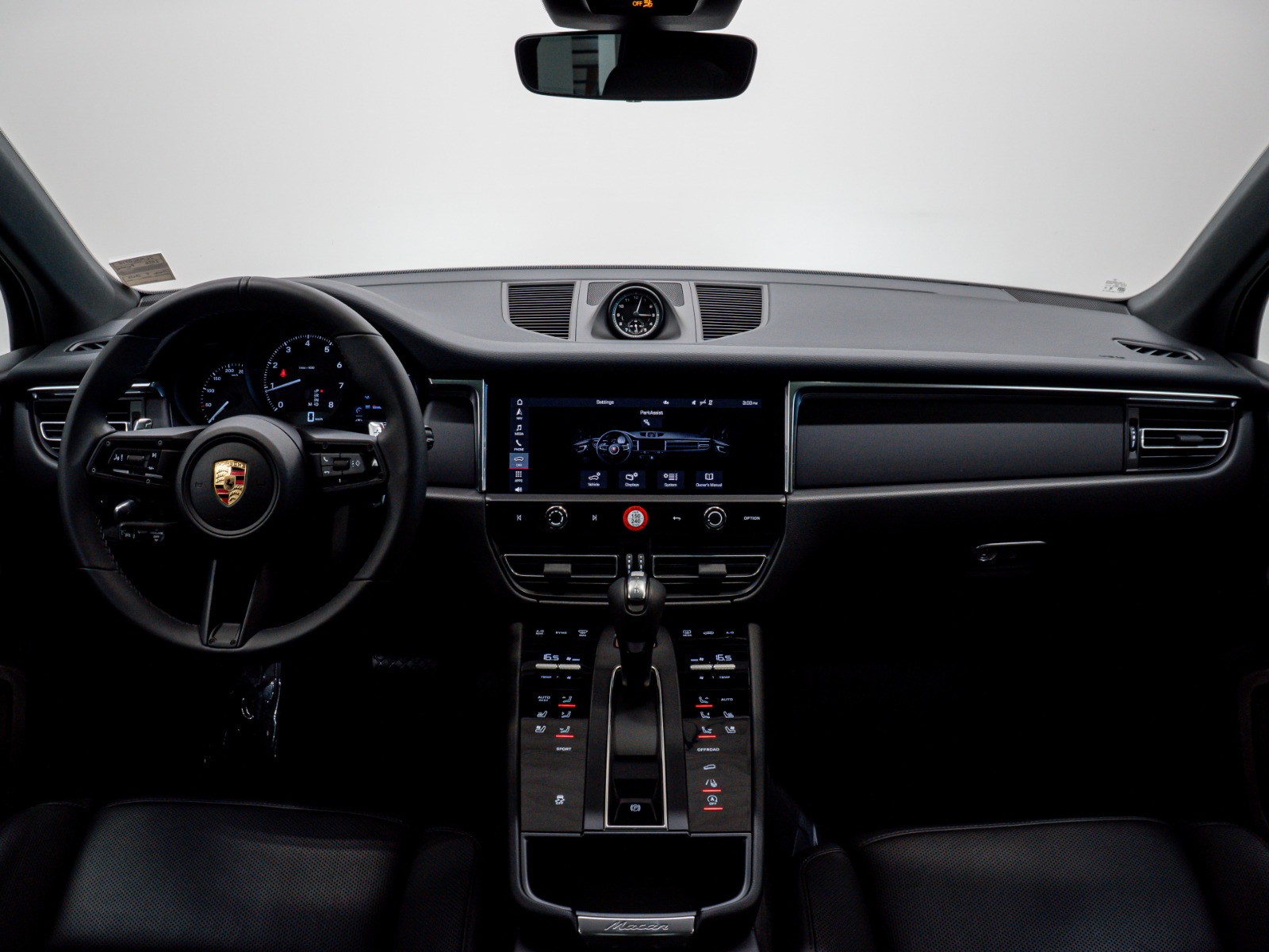 2025 Porsche Macan AWD — photo 29