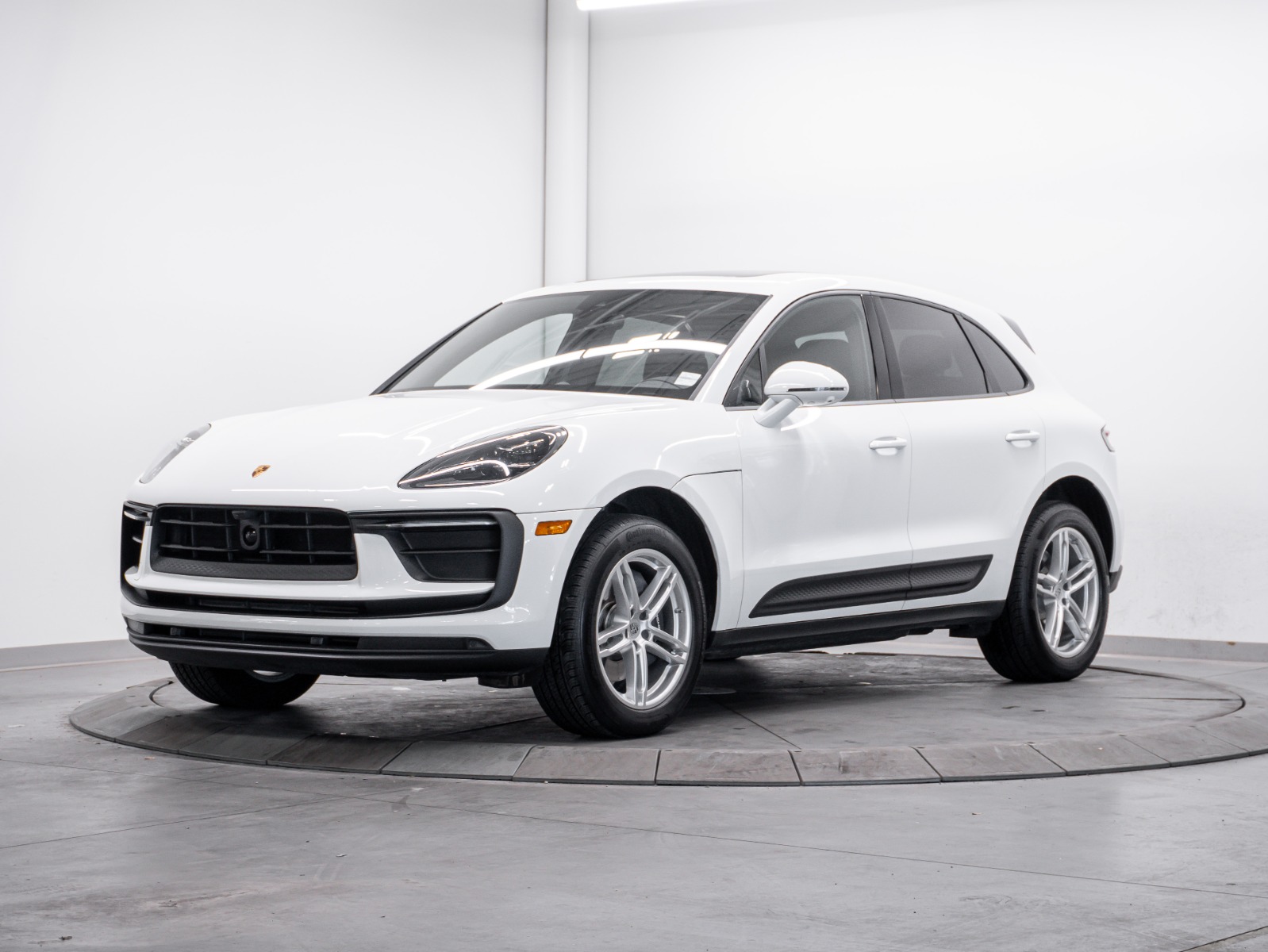 2025 Porsche Macan AWD — photo 1