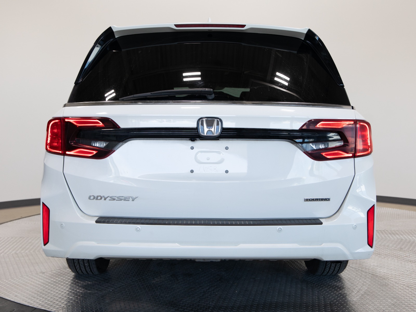 2025 Honda Odyssey Touring Auto — photo 4