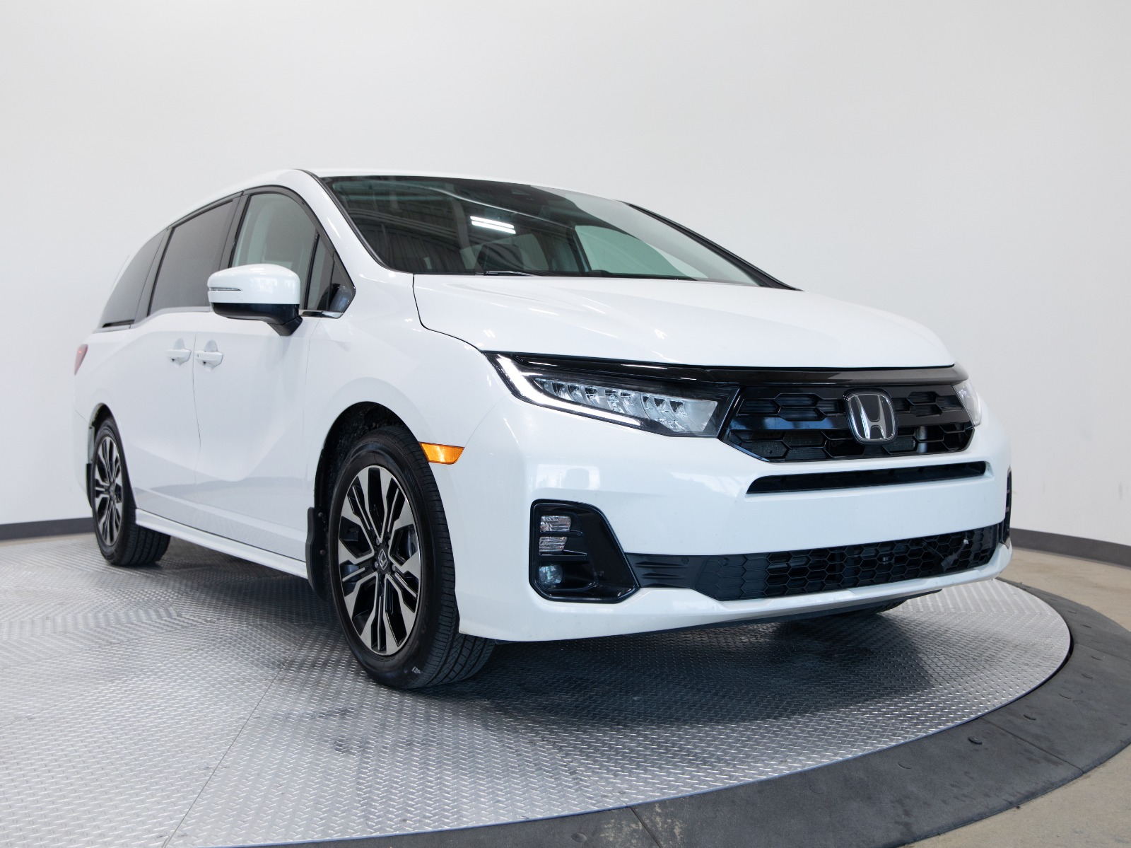 2025 Honda Odyssey Touring Auto — photo 7