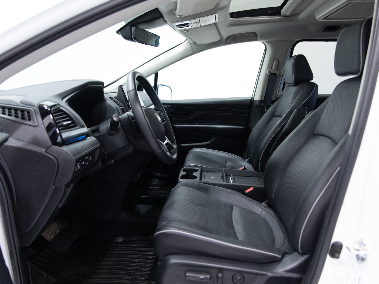 2025 Honda Odyssey Touring Auto — photo 15