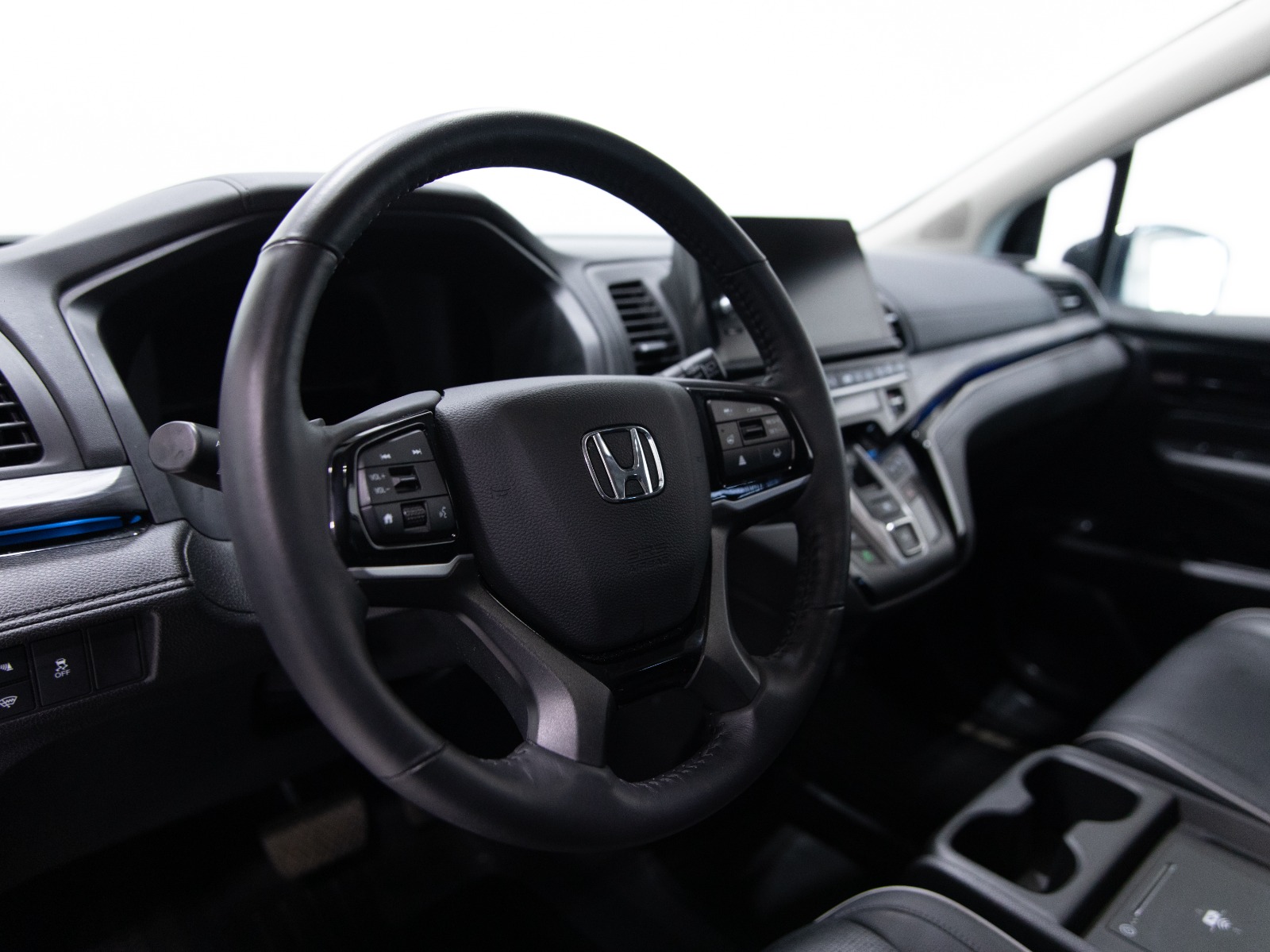 2025 Honda Odyssey Touring Auto — photo 16