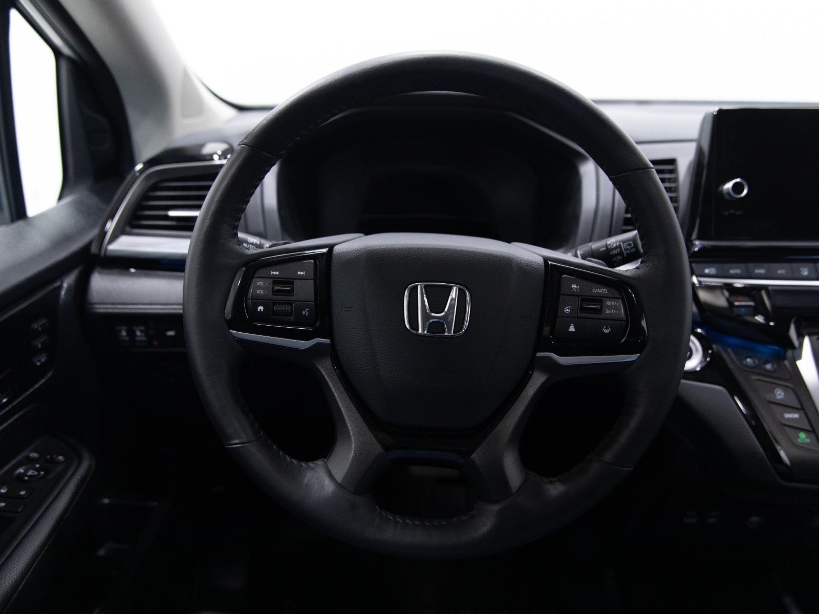 2025 Honda Odyssey Touring Auto — photo 24