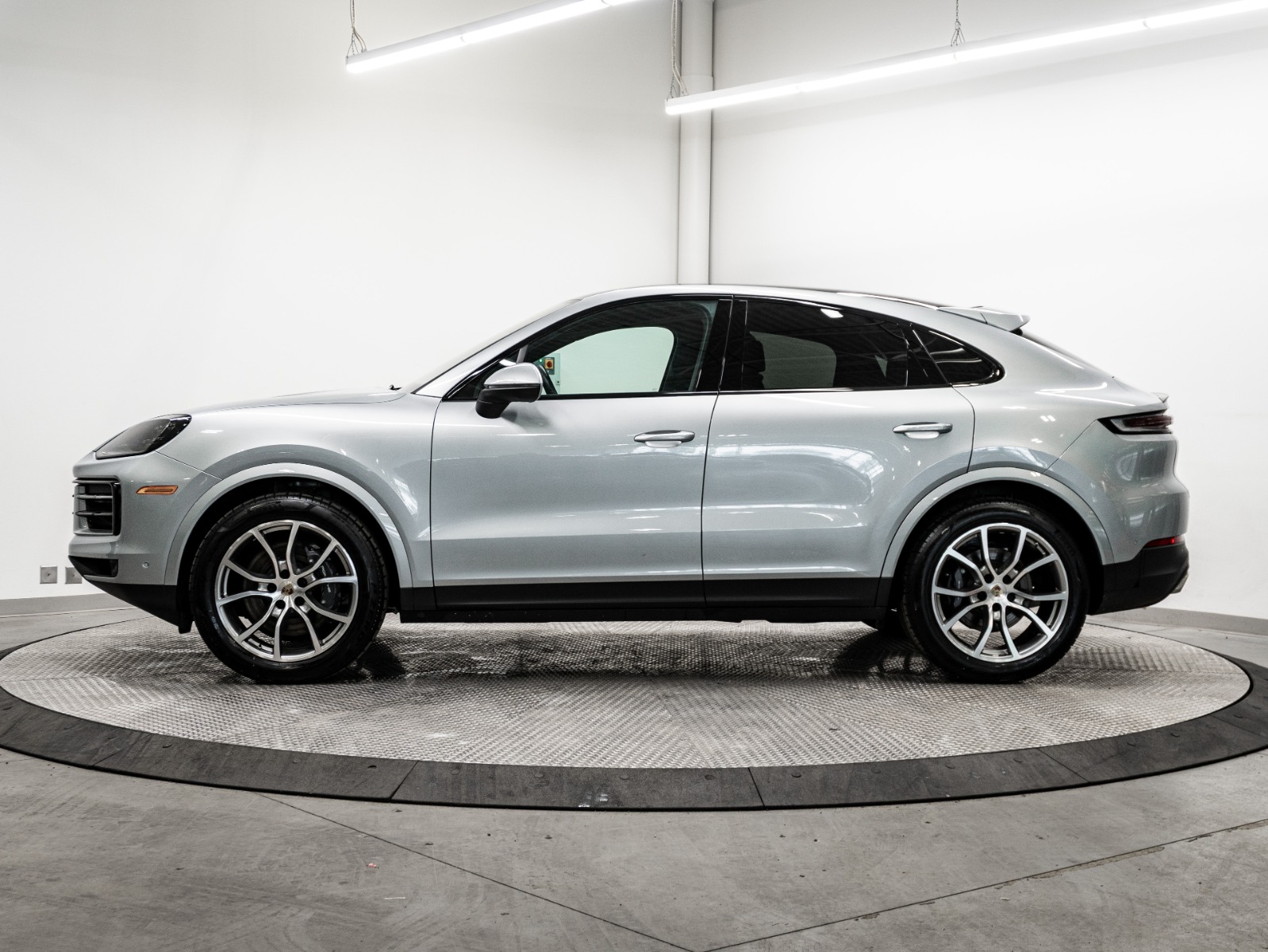 2024 Porsche Cayenne Coupe AWD — photo 2