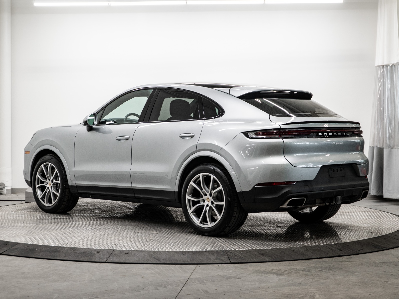 2024 Porsche Cayenne Coupe AWD — photo 3