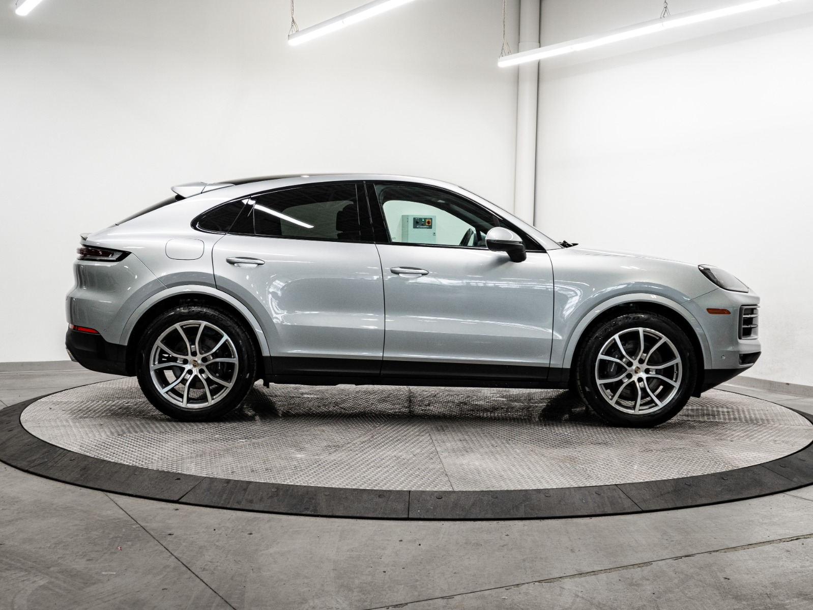2024 Porsche Cayenne Coupe AWD — photo 5