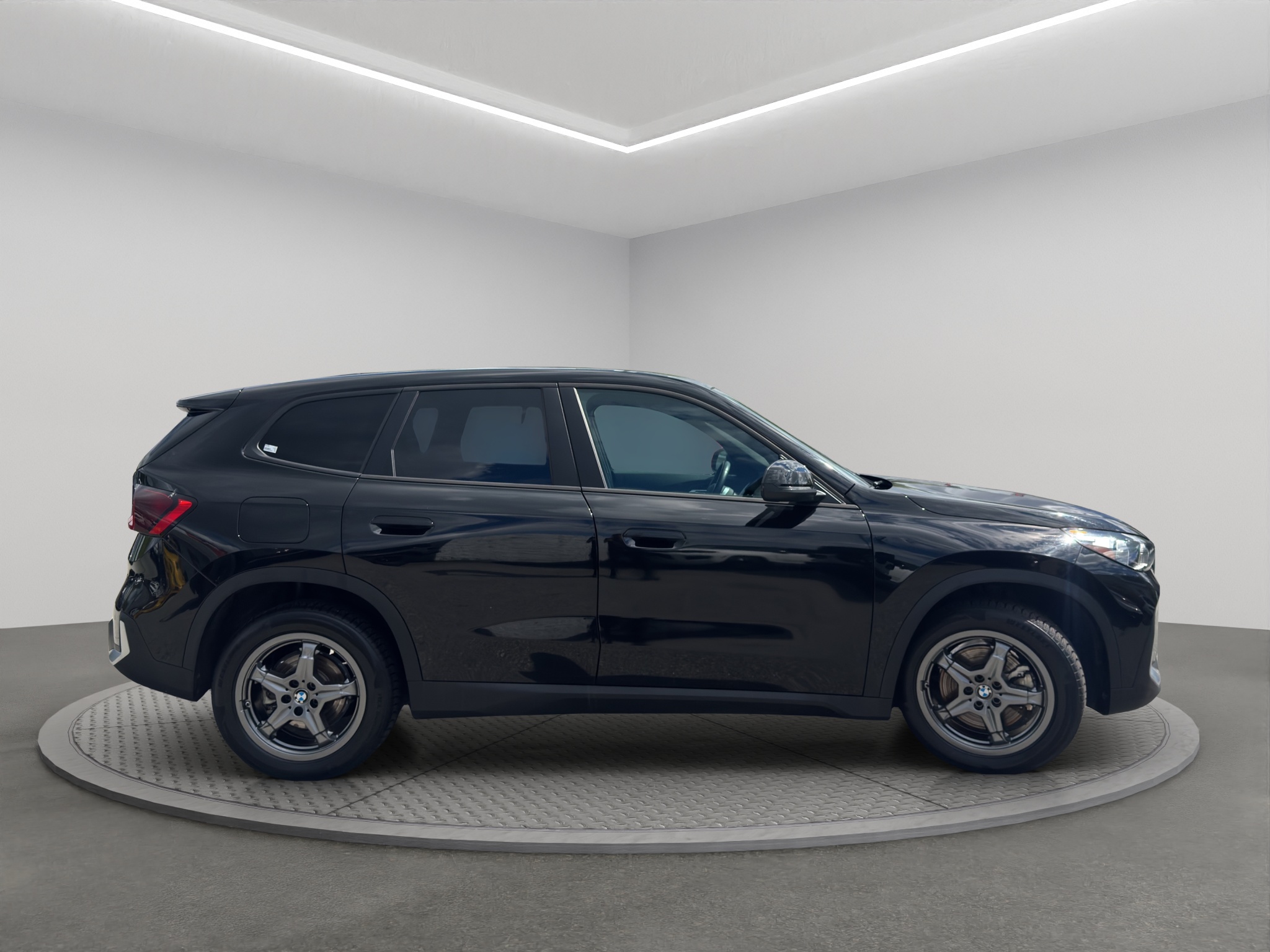 2025 BMW X1 xDrive28i Sports Activity Vehicle — photo 3