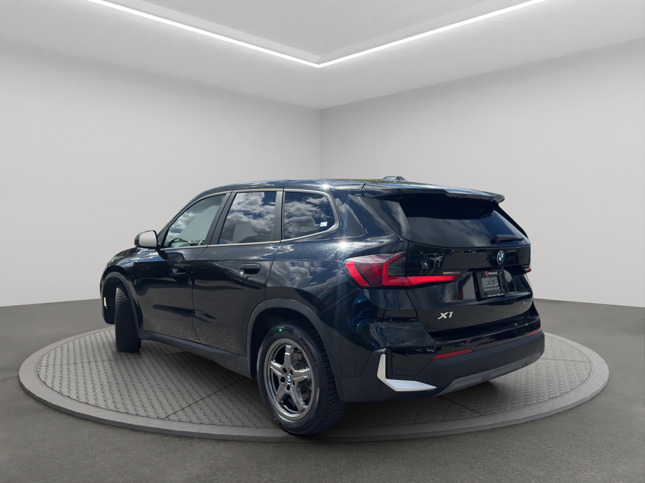 2025 BMW X1 xDrive28i Sports Activity Vehicle — photo 4