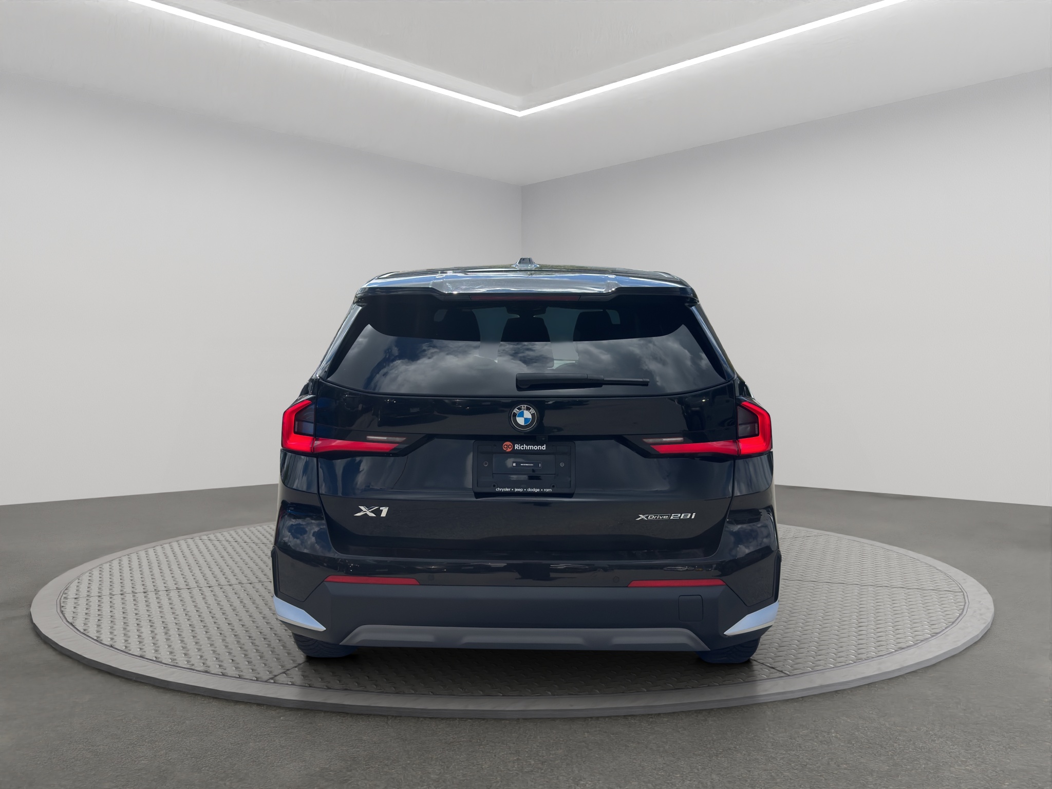 2025 BMW X1 xDrive28i Sports Activity Vehicle — photo 5