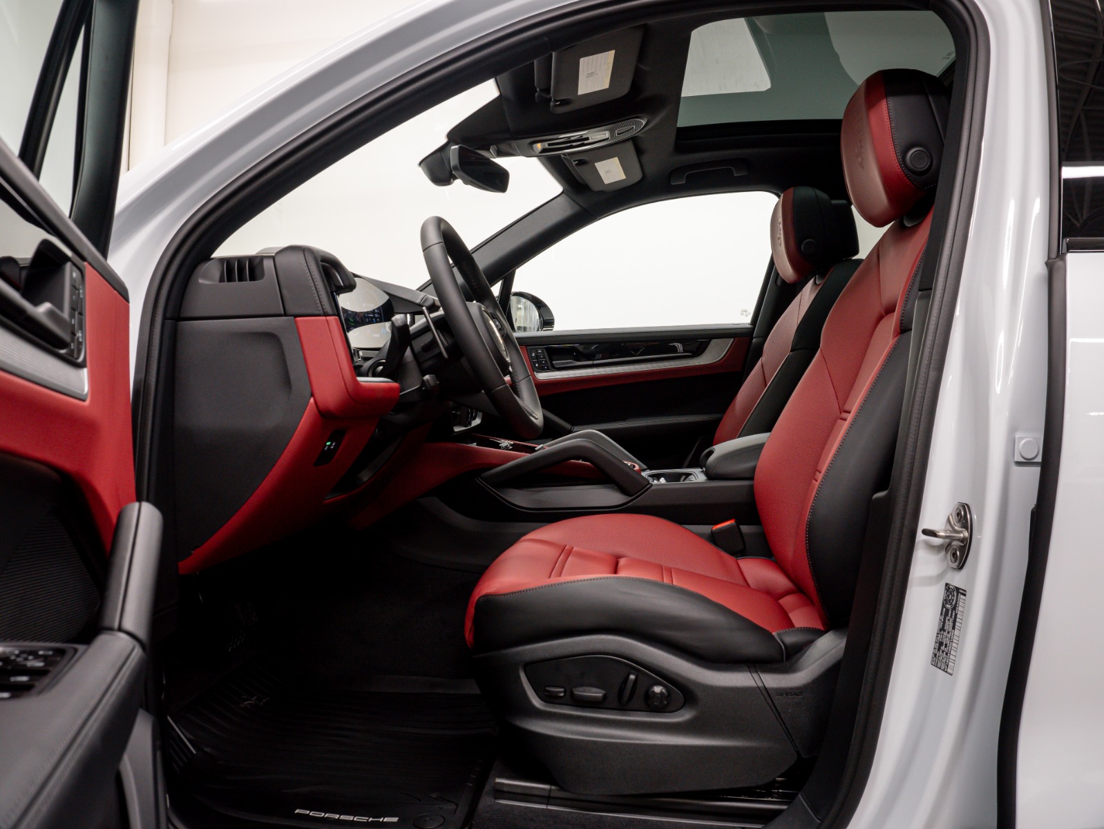2025 Porsche Cayenne E-Hybrid AWD — photo 6