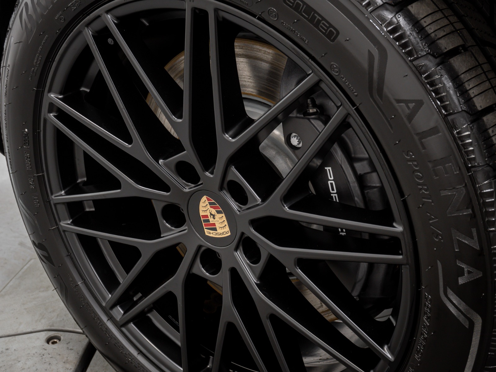2025 Porsche Cayenne E-Hybrid AWD — photo 12