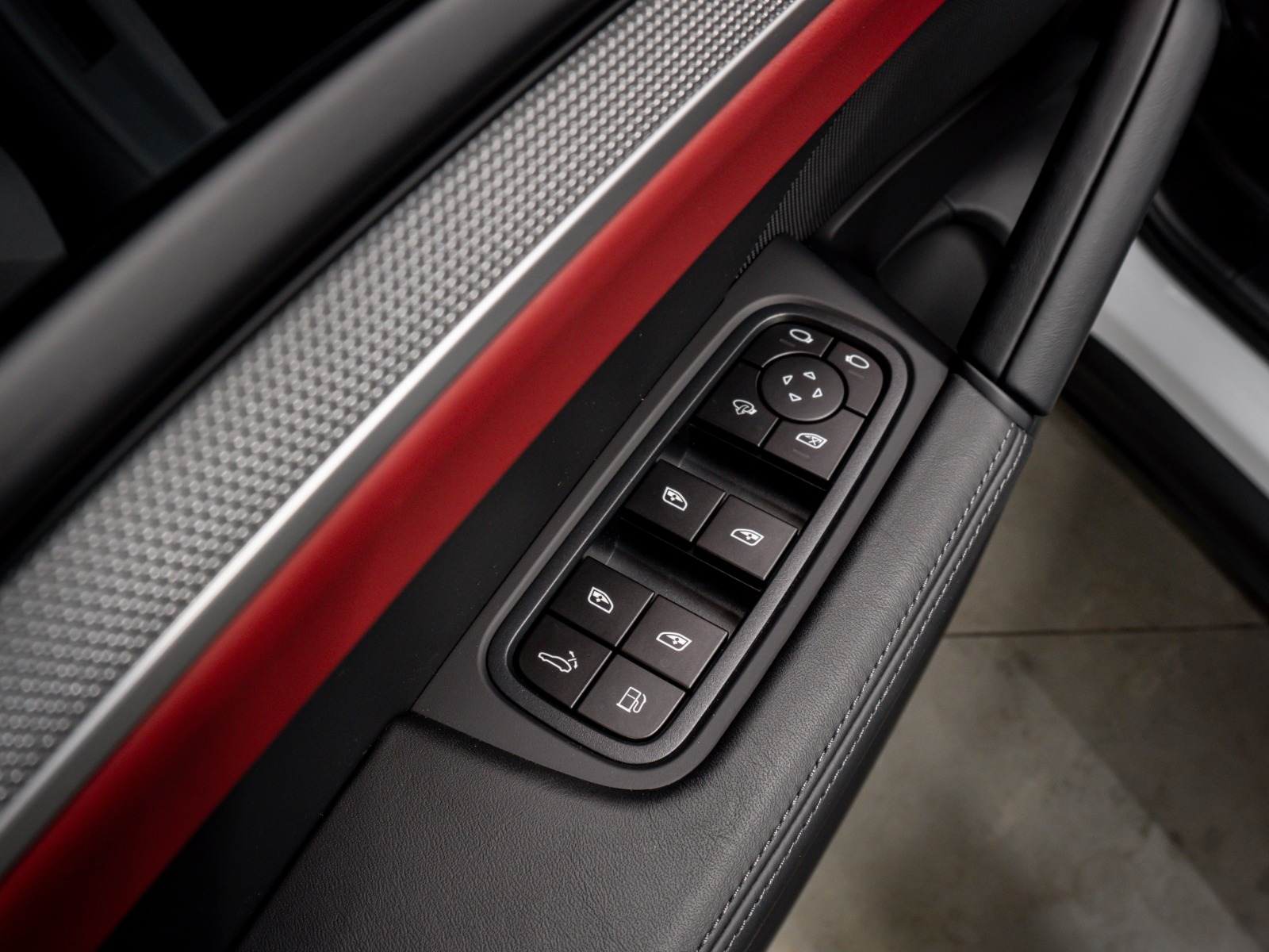2025 Porsche Cayenne E-Hybrid AWD — photo 16