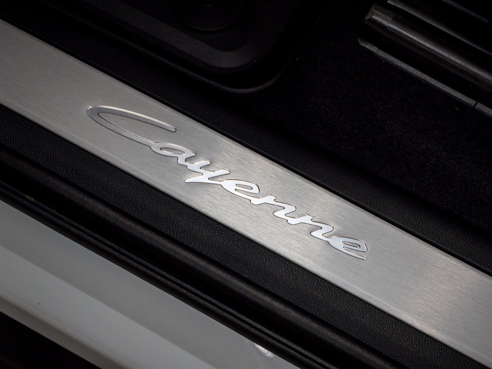 2025 Porsche Cayenne E-Hybrid AWD — photo 20