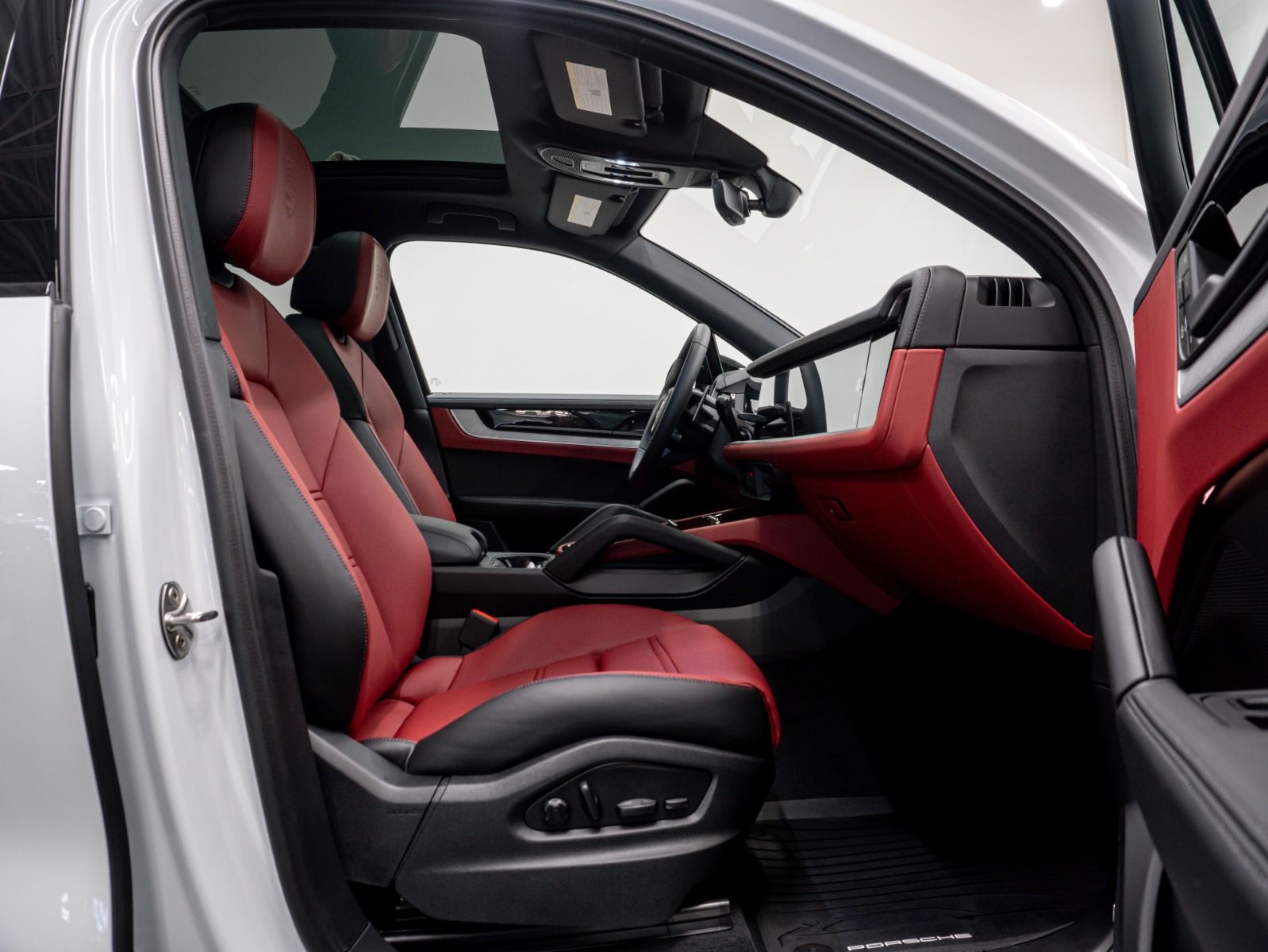 2025 Porsche Cayenne E-Hybrid AWD — photo 27