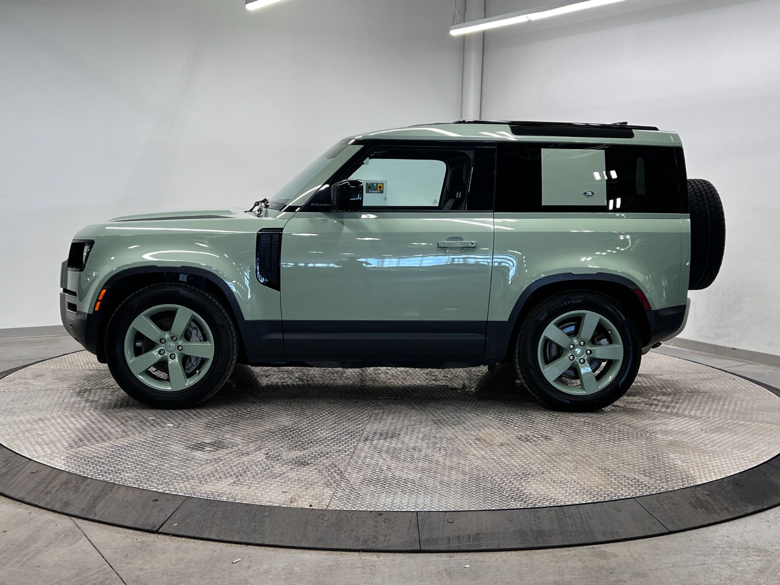2023 Land Rover Defender 90 75th Edition AWD — photo 3