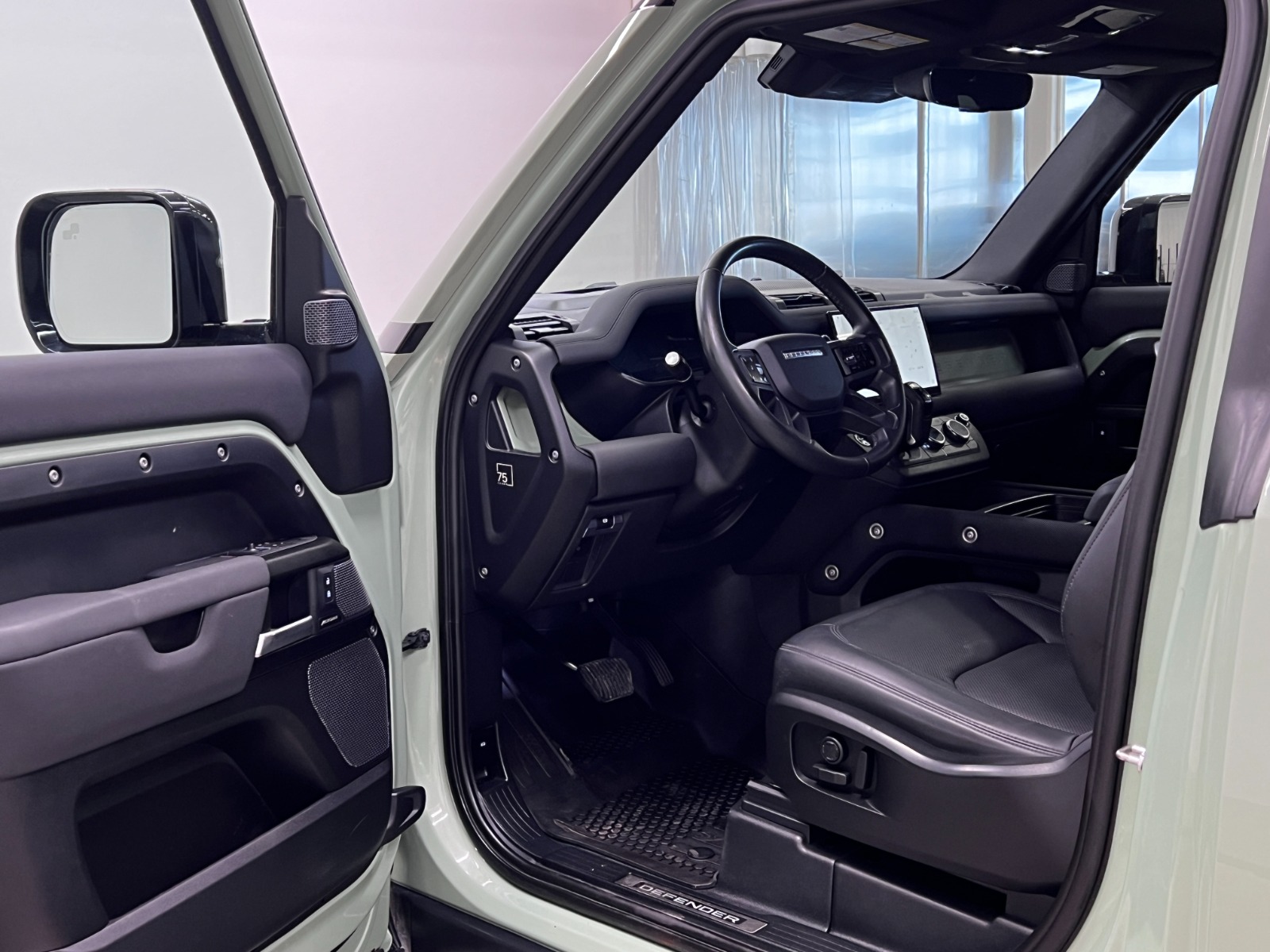 2023 Land Rover Defender 90 75th Edition AWD — photo 5
