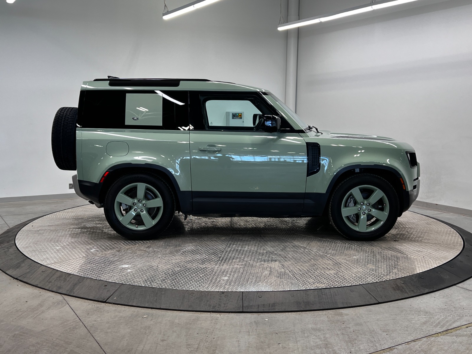2023 Land Rover Defender 90 75th Edition AWD — photo 8
