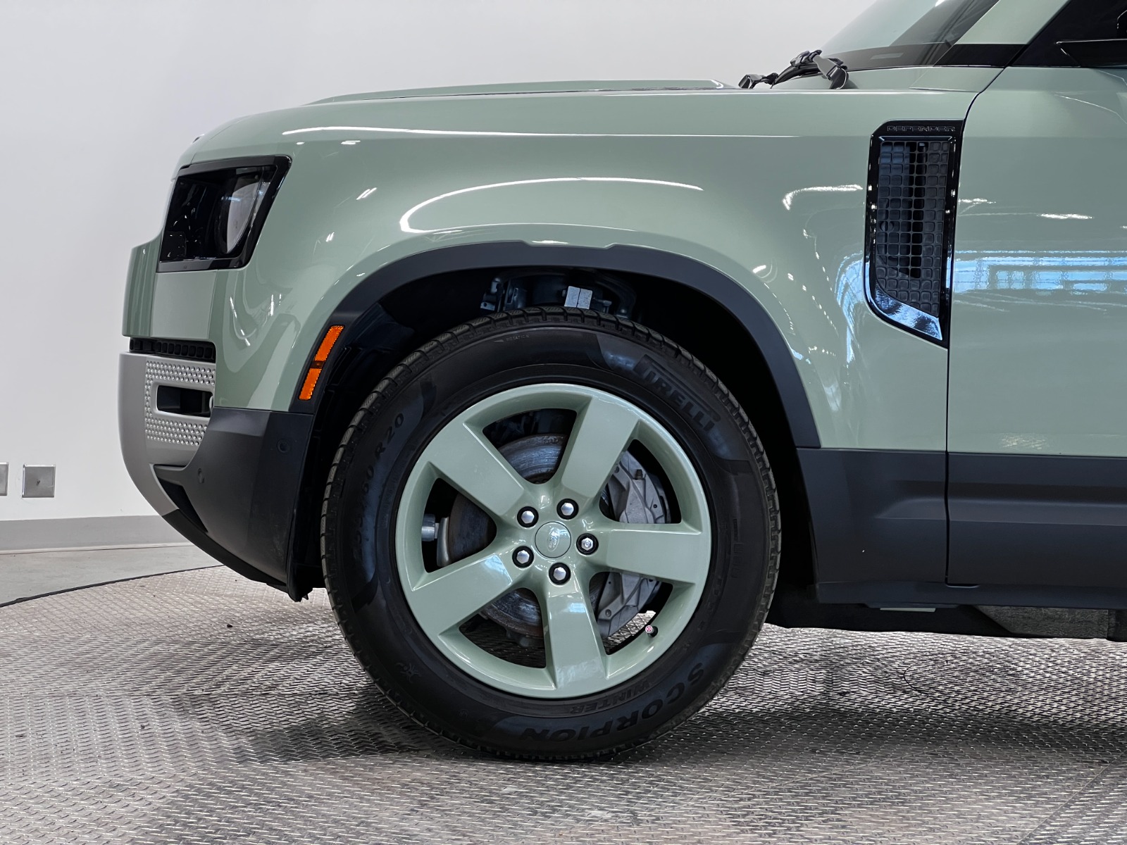 2023 Land Rover Defender 90 75th Edition AWD — photo 10