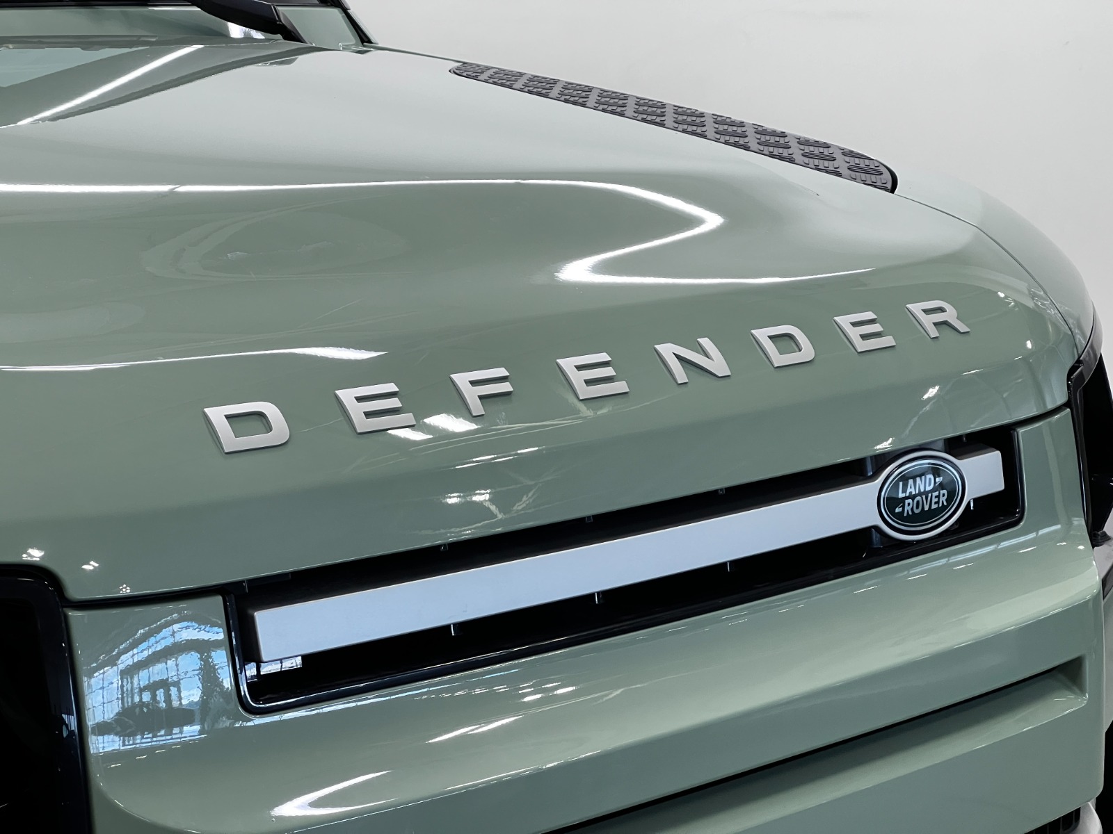 2023 Land Rover Defender 90 75th Edition AWD — photo 11