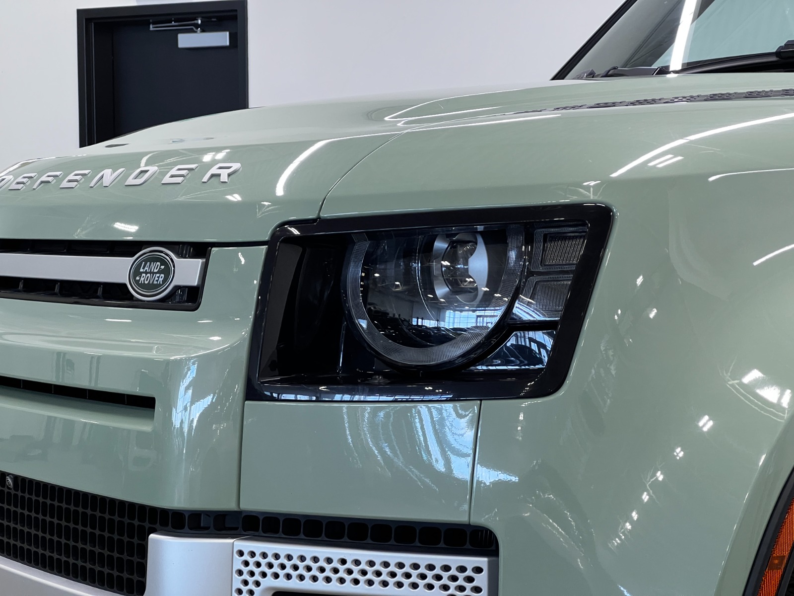 2023 Land Rover Defender 90 75th Edition AWD — photo 13