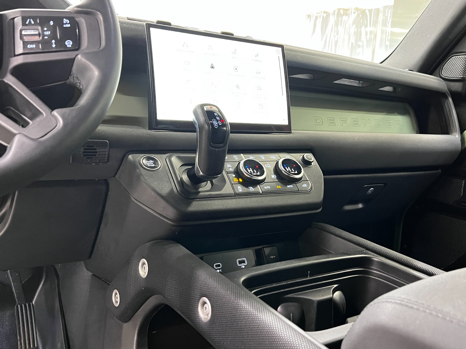 2023 Land Rover Defender 90 75th Edition AWD — photo 18
