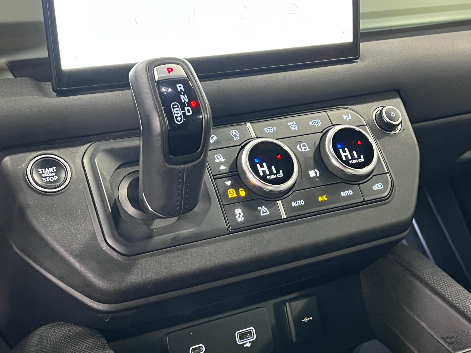 2023 Land Rover Defender 90 75th Edition AWD — photo 19
