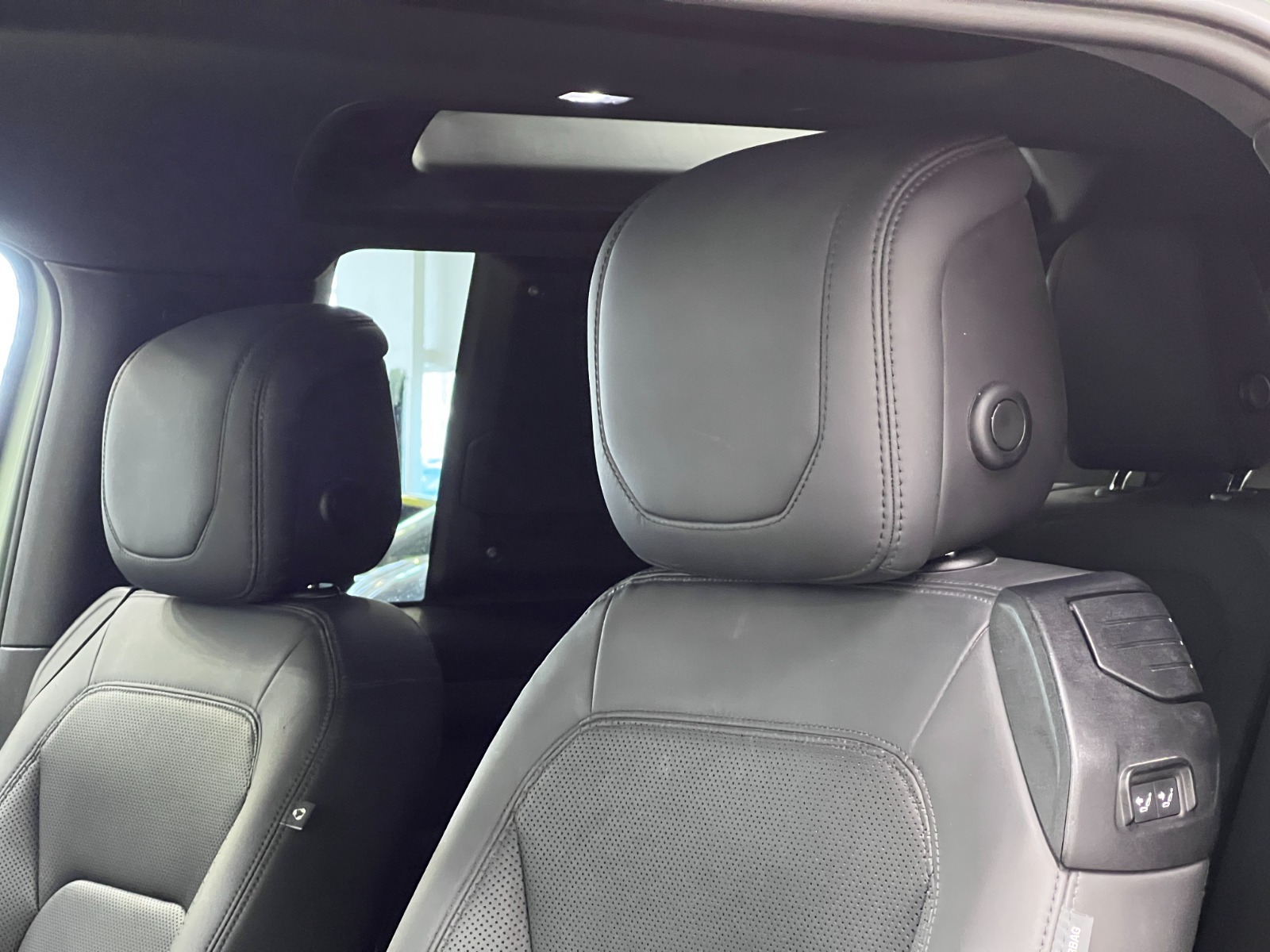 2023 Land Rover Defender 90 75th Edition AWD — photo 24