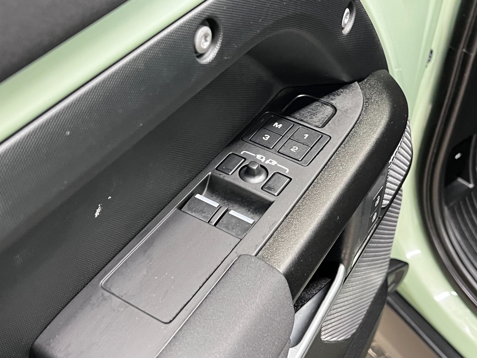 2023 Land Rover Defender 90 75th Edition AWD — photo 27