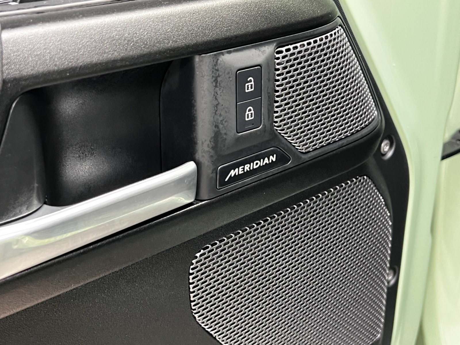 2023 Land Rover Defender 90 75th Edition AWD — photo 28