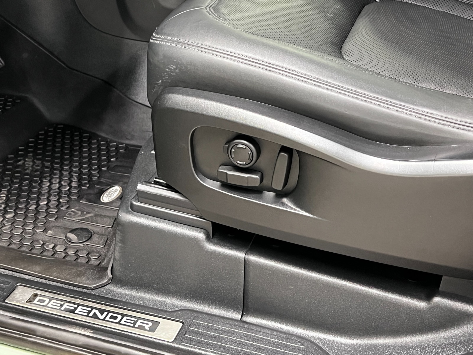 2023 Land Rover Defender 90 75th Edition AWD — photo 29