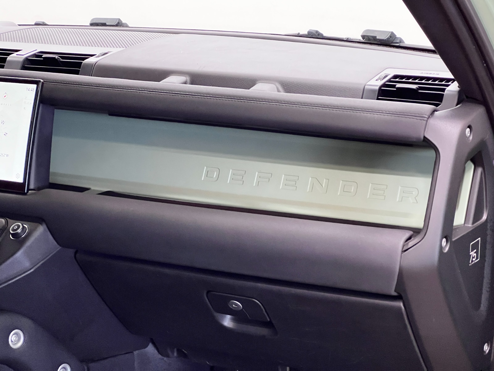 2023 Land Rover Defender 90 75th Edition AWD — photo 31