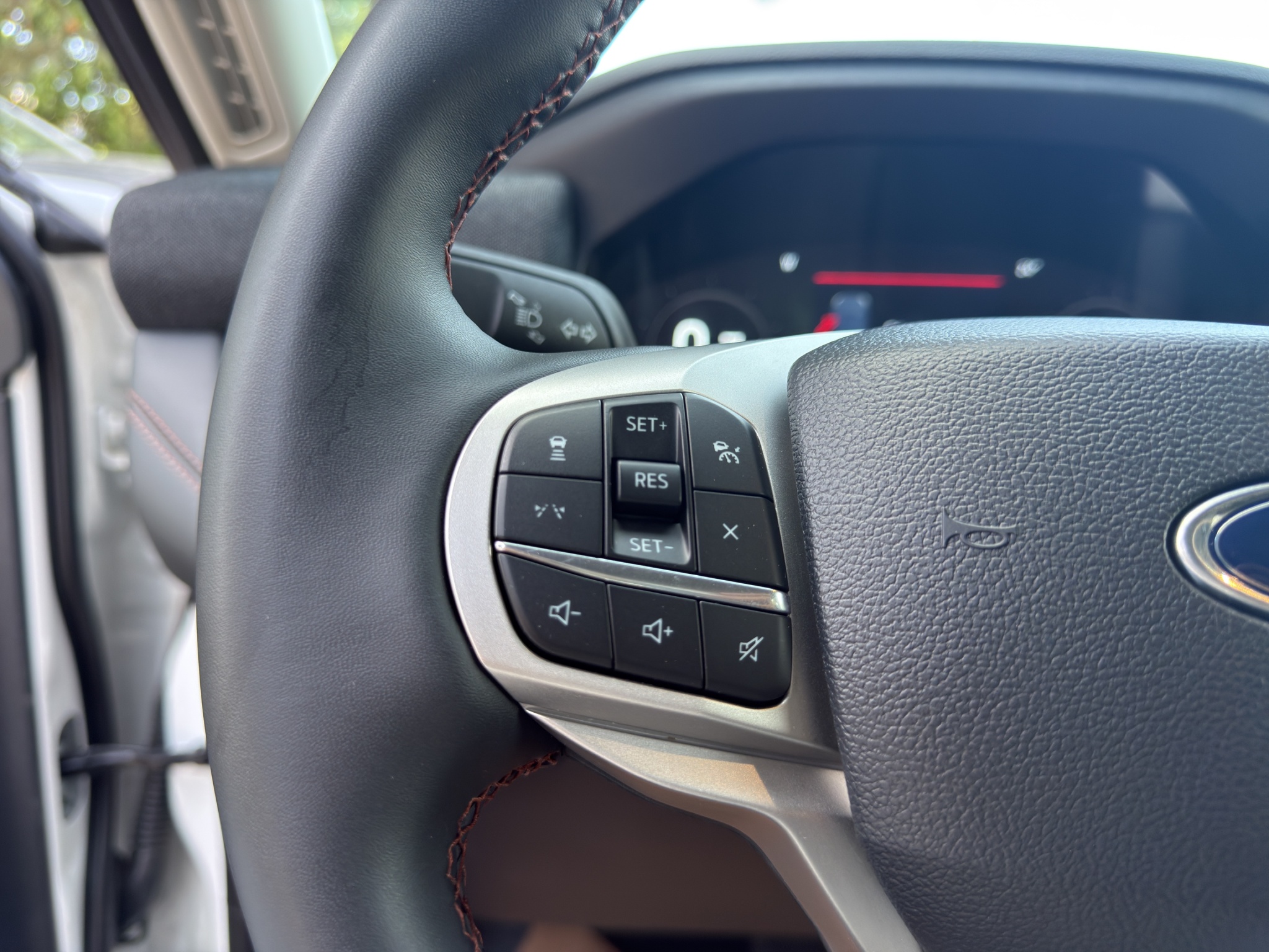2025 Ford Explorer Active 4WD — photo 7