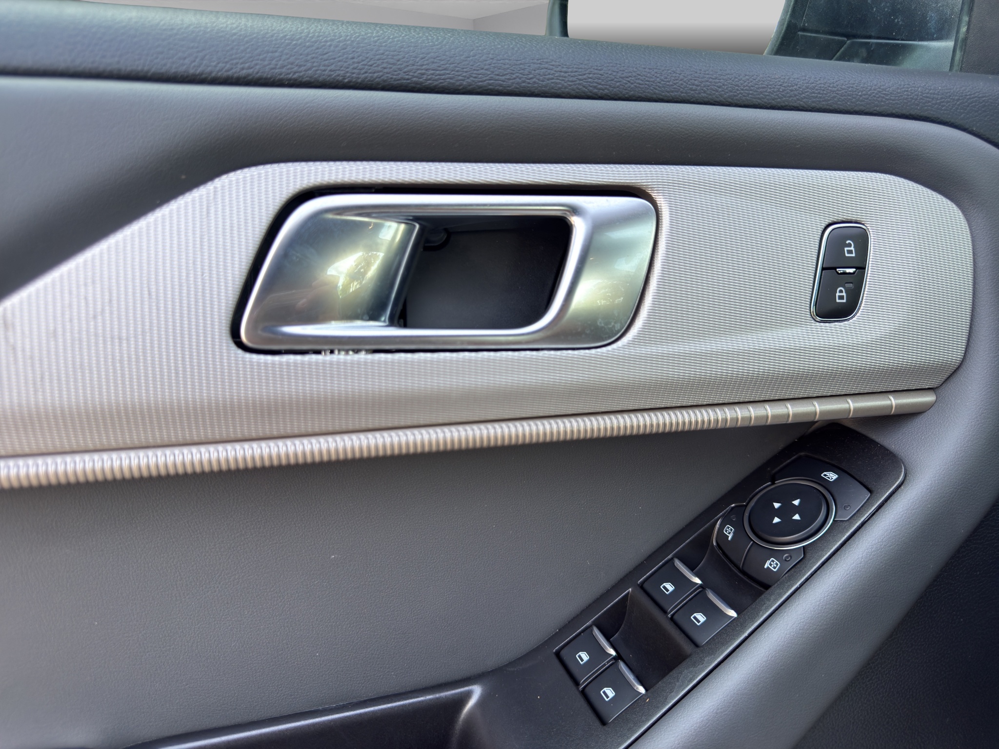 2025 Ford Explorer Active 4WD — photo 12
