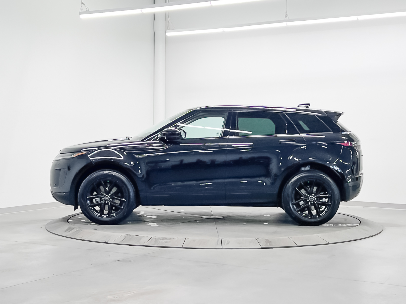 2025 Land Rover Range Rover Evoque P250 S — photo 3
