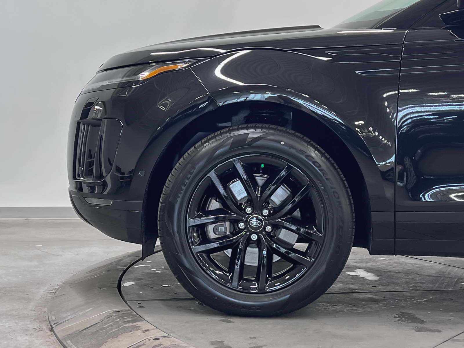 2025 Land Rover Range Rover Evoque P250 S — photo 8