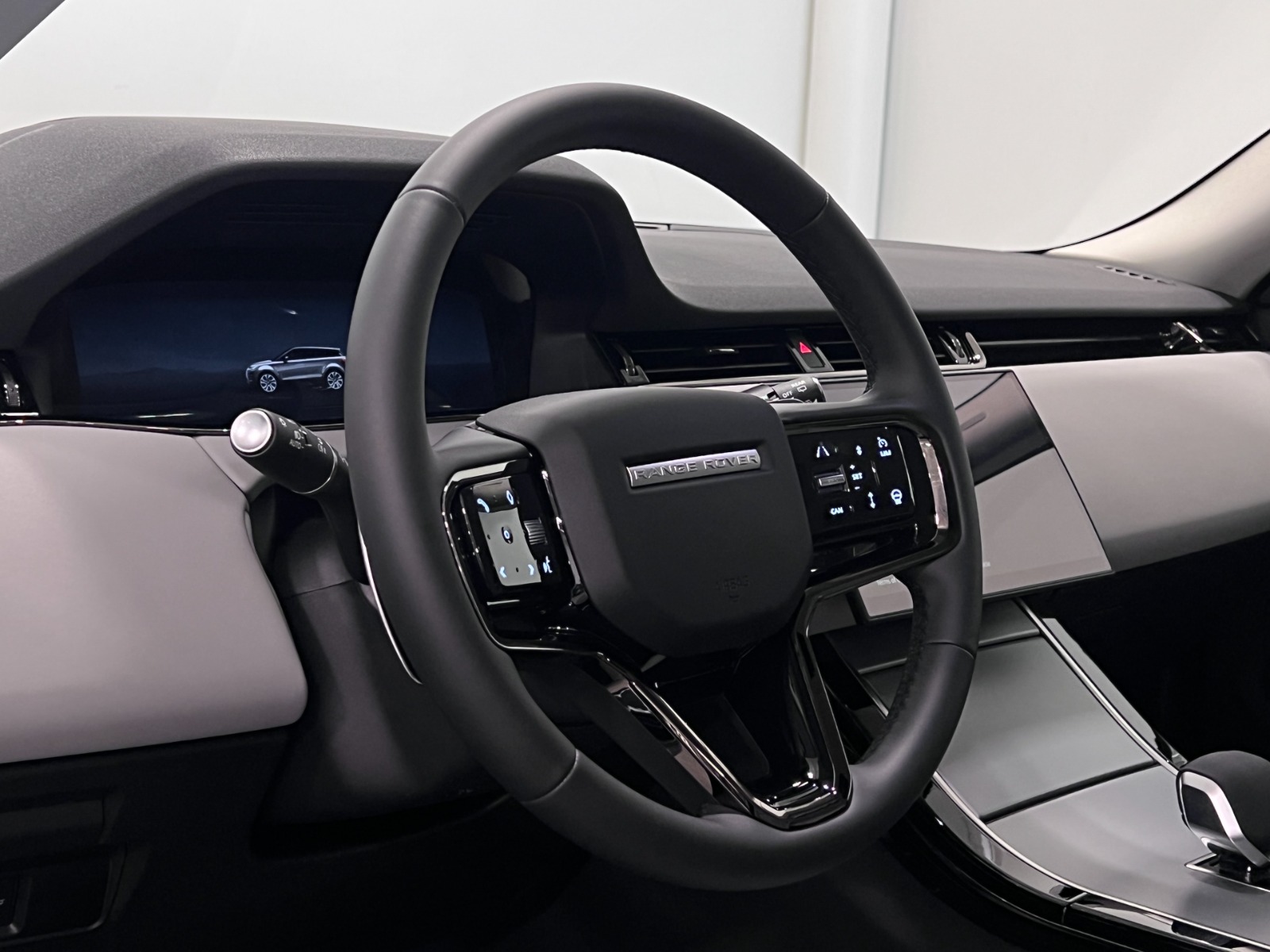 2025 Land Rover Range Rover Evoque P250 S — photo 15